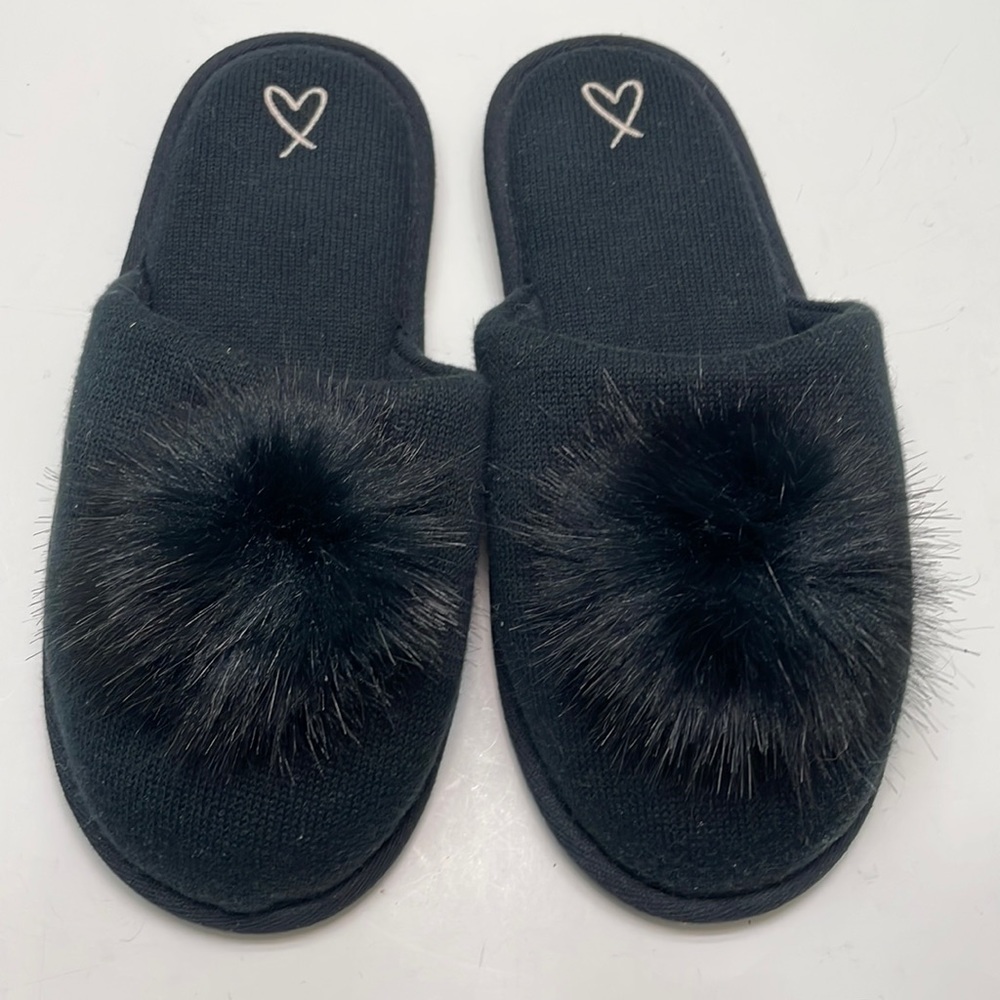 Never Worn Victoria’s Secret Pom Pom Pretty Color Black Slipper, Size L